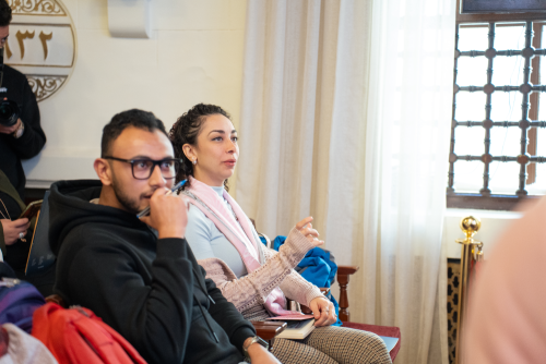 students concentrating in class 