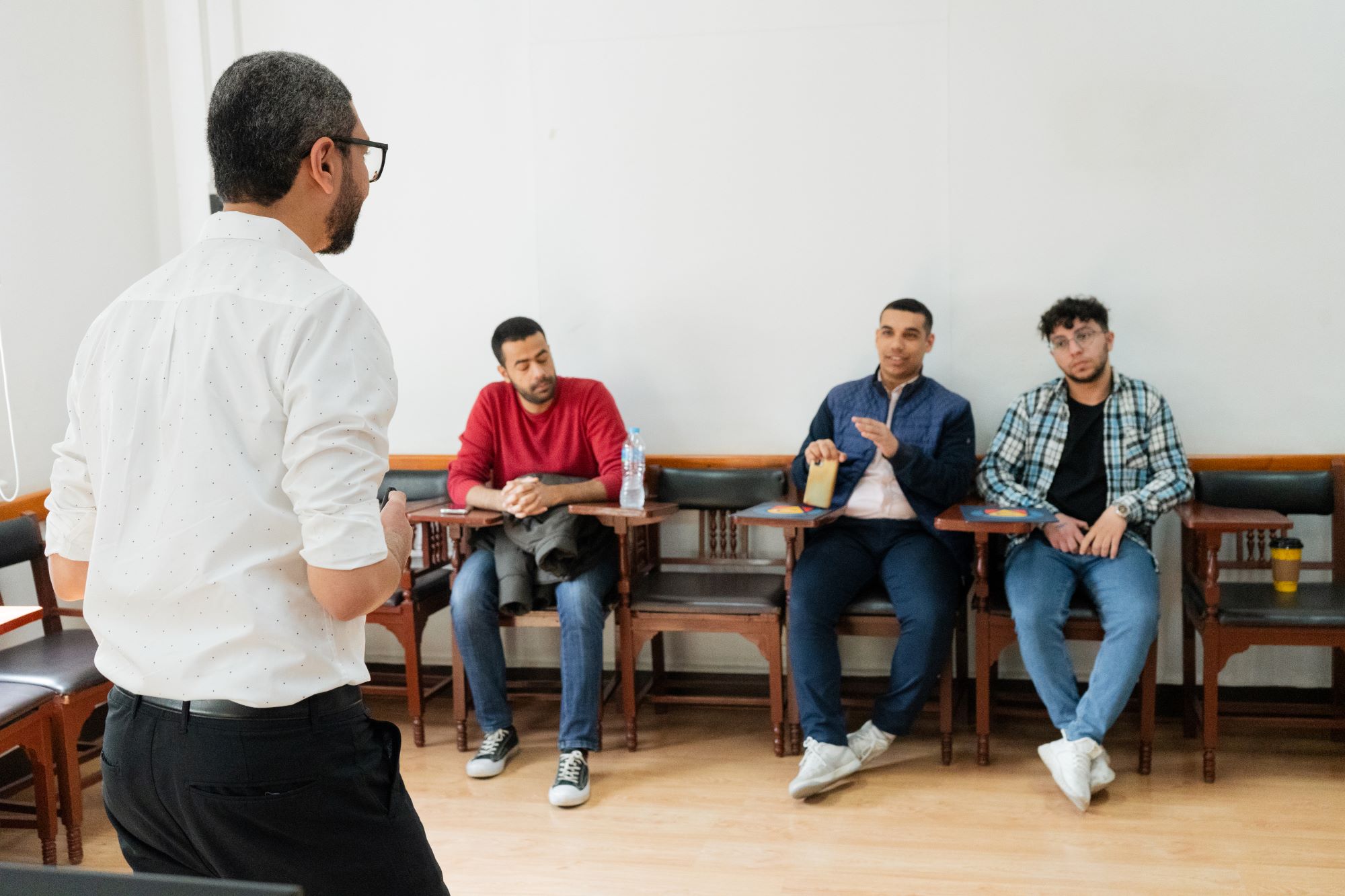 instructor explaining to students in a class about Strategic Human Resources Management at AUC's SCE