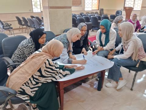 Students in class in the second edition of the “Educator Certificate” in Ras Gharib