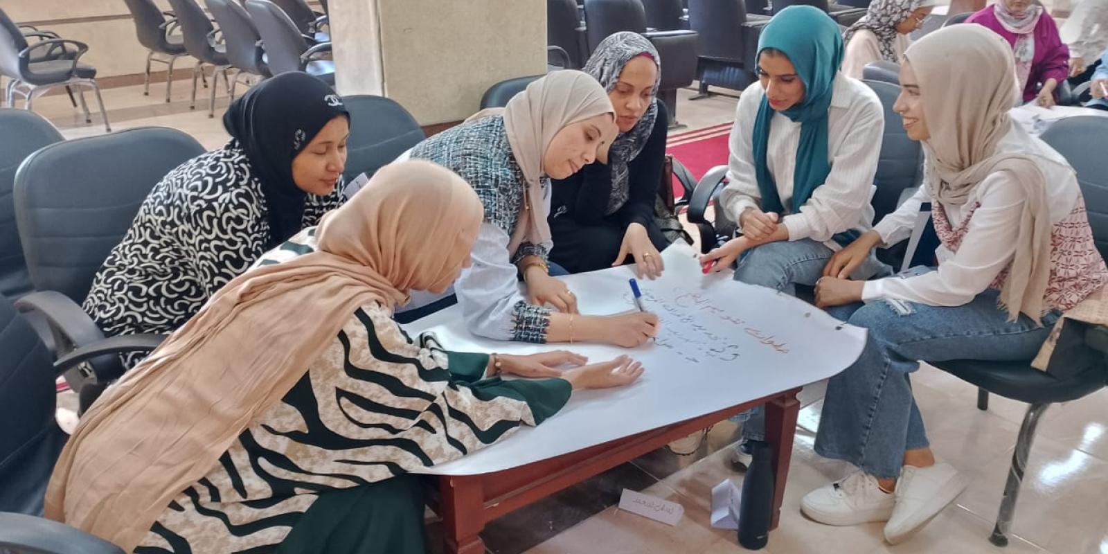 Students in class in the second edition of the “Educator Certificate” in Ras Gharib