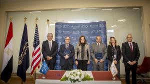AUC President, Dr. Ahmed Dallal and AUC's SCE Dean, Dr. Mahmoud Allam signing the contract of collaboration between AUC' SCE and ACUD